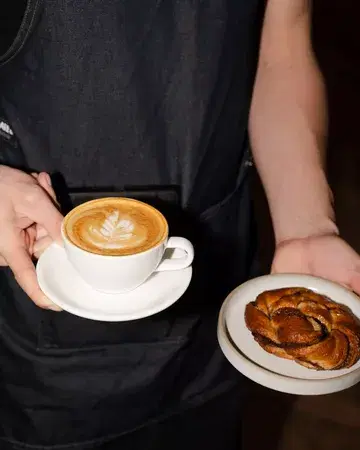 Slow mornings, bold coffee, warm pastries. 

That’s the Frank way ☕🔥