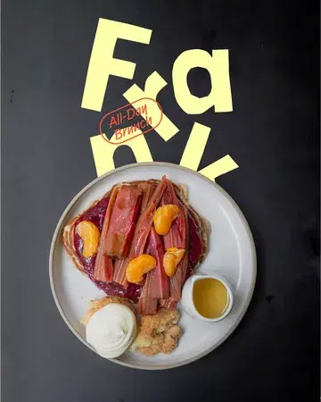 RHUBARB CLOCKED OUT 👋

Stone fruit & seasonal berries just took over.

Our pancakes follow the seasons, with toppings rotating around what our farmers deliver.