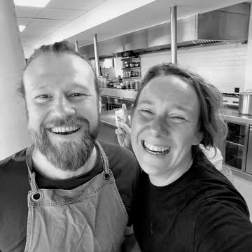 PETRICHOR, dat zijn Seth & Joke.

We ontmoetten elkaar jaren geleden in de keuken van Castor & Pollux en onze liefde voor eten, drinken en gezellig samenzijn werd er niet minder op.

Vijf jaar geleden startten we met Storm, onze cateringzaak waar we duurzame, lokale keuken voorop plaatsten. De mooiste locaties en liefste mensen mochten we in deze periode ontmoeten, maar we bleven nog wat op onze honger zitten en droomden van ons eigen pand.

Het uitkijken naar het perfecte pand duurde lang, maar eind 2024 vonden we exact wat we zochten. Na een intensieve verbouwperiode openden we in juni de deuren van Petrichor. Nu kunnen we elke dag doen wat we het liefste doen; eten maken waar we helemaal achter staan en mensen een fantastische, zorgeloze avond bezorgen. 

We kijken er al naar uit om jullie ook te ontmoeten en mee te nemen in ons verhaal.

#newrestaurant #newinghent #puurgent #9000 #visitgent #duurzamekeuken #lokaal #bio