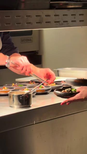 #Advertentie

A true hidden gem in Ghent ✨
So happy we discovered @petrichor.gent , where sustainable gastronomy, calm and craftsmanship come together beautifully.

🌱 Seasonal, local, unprocessed & zero waste
🌿 Plant-forward cooking inspired by nature
🔥 An open kitchen that instantly brings you into a state of calm

From crosnes with sour cream & spruce
to haddock with maanzaad miso, seaweed & horseradish, pure and refined.
The coal-grilled chicken was full of depth,
but our absolute favourite was the venison with red cabbage, red wine & mustard. WOW.

The wine pairings were a discovery on their own 🍷
Natural wines, funky bottles and elegant classic, perfectly balanced.

A special thanks to the chef and host, who welcomed us with so much warmth and passion, guiding us through every dish and every wine with care.

One of those places that truly stays with you. 💫

#petrichor #sustainablegastronomy #finediningbelgium #gentfoodies