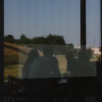 PETRICHOR, all the joy the rain brings

Gedreven door een diepe liefde voor ecologisch duurzame gastronomie en een fascinatie voor de wilde, onontgonnen smaken van onze omgeving serveren wij een vast seizoensgebonden tasting menu. Onze keuken laat zich leiden door de natuur.

Welkom voor diner van woensdag- tot en met zaterdagavond. 

#restaurant #gent #9000 #puurgent #duurzaamrestaurant