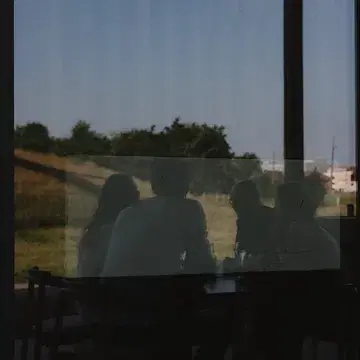 PETRICHOR, all the joy the rain brings

Gedreven door een diepe liefde voor ecologisch duurzame gastronomie en een fascinatie voor de wilde, onontgonnen smaken van onze omgeving serveren wij een vast seizoensgebonden tasting menu. Onze keuken laat zich leiden door de natuur.

Welkom voor diner van woensdag- tot en met zaterdagavond. 

#restaurant #gent #9000 #puurgent #duurzaamrestaurant