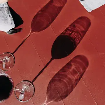 Het zomert in de lente. ☀️

Op ons terras kan je even ontsnappen aan de drukte van de stad. Op wandelafstand van het centrum kom je in een heerlijke ontspannen setting, en kan je volop tot rust komen met een lekker glas en een verrassend lokaal & seizoensgebonden menu. Enkel apéro, of het volledige 8-gangen diner in openlucht? Alles kan!

Komende week schijnt de zon volop, dus maak nog snel je reservatie en kom mee genieten.

📸@biestbeeld

#gent #restaurant #terrasingent #diner #gaultmillaubelgium