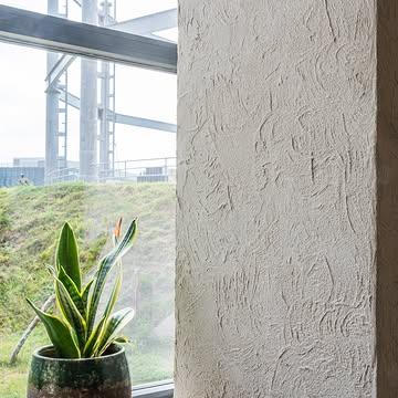Op zoek naar een warme, natuurlijke uitstraling met karakter?
@petrichor.gent ging aan de slag met onze leemfinish en binnenmuurverf — en het resultaat spreekt voor zich.
Duurzaam, ademend en esthetisch sterk!
Ontdek zelf wat onze producten met jouw ruimte kunnen doen. 
📷 @_marble_moon 
#tintelijn #leem #ecologischbouwen #restaurantgent