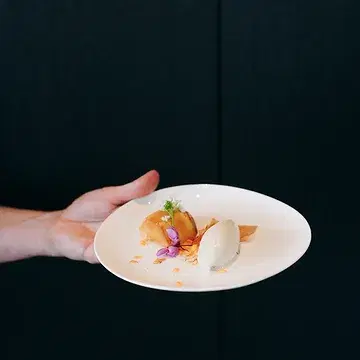 Kom mee genieten van een tasting menu bij restaurant Petrichor. 

Een heerlijk degustatiemenu met focus op eerlijke producten. Wilde smaken uit de natuur aangevuld met bio vlees en vis uit duurzame vangst. 

Welkom van woensdag- tot en met zaterdagavond. We starten steeds tussen 19u en 19u15 en nemen je graag mee in ons verhaal.

We ontvangen jullie met open armen en veel liefde.

#restaurant #restaurantgent #9000 #visitgent #duurzamekeuken