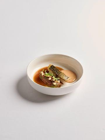 Nouvelle carte, nouveau souffle. 🍃 Martin Simonart rebat les cartes pour la rentrée : langoustine en carpaccio et lait ribot, aubergine cumin-sarriette, ombrine au piment doux, ris de veau à la tonka, bœuf Wagyu… et des desserts qui jouent l'abricot, le cassis, le chocolat.

De l'audace, du produit, des accords qui surprennent — la signature de la maison, version fin d'été.

On revient de vacances le 12 août, frais et affûtés. Les réservations sont ouvertes 24h/24 sur notre site : à vous de choisir votre moment www.mylord.be

____

Nieuwe kaart, nieuwe adem. 🍃 Martin Simonart schudt de kaarten door elkaar voor het nieuwe seizoen: langoustine in carpaccio met karnemelk, aubergine met komijn en bonenkruid, ombervis met zoete paprika, kalfszwezerik met tonkaboon, Wagyu-rund… en desserts rond abrikoos, zwarte bes en chocolade.

Durf, mooie producten, verrassende combinaties — de signatuur van het huis, versie nazomer.

We zijn terug van vakantie op 12 augustus, fris en scherp. Reserveren kan 24/7 via onze website: aan u om uw moment te kiezen www.mylord.be/nl

#mylord #courtrai #ellezelles #Gastronomie #lesgrandestablesdumonde #michelinguide #michelinbelgique #gaultmillau #nouvellecarte #nieuwekaart #martinsimonart #rentree #finedining #reservation #gastronomiebelge

Reserveringen | Réservations

☎️ +32 68 54 26 02
✉️ info@mylord.be
💻 www.mylord.be

📍 Ons adres | Notre adresse📍

Rue Saint-Mortier 35
7890 Ellezelles

📸 Anthony Florio