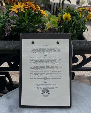 New menu! 
Reservations -> https://bookings.zenchef.com/results?rid=367617&pid=1001
Binnenkort ook streetfood op het terras van @cafezeezicht