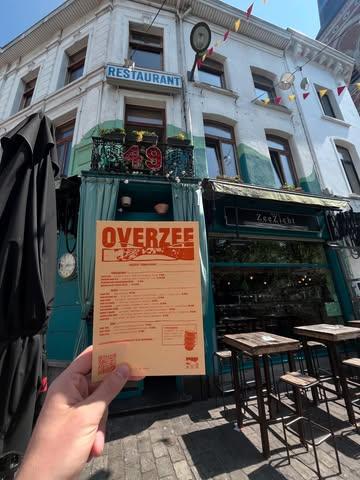 Terrasnieuws! ☀️🍴
Zin in een hapje in de zon? Bij mooi weer kan je ons eten op het terras van @cafezeezicht bestellen! 📲 
Pintjes blijven zoals altijd via het Zeezicht 🍻 of een wijntje van bij ons. 🍷
Reservaties? Nope, gewoon langskomen en genieten. 
Tot snel.