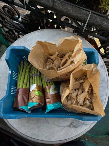 Laatste week voor ons verlof! 
Tafeltje boeken kan via de website of spring gewoon binnen. 
https://bookings.zenchef.com/results?rid=367617&pid=1001