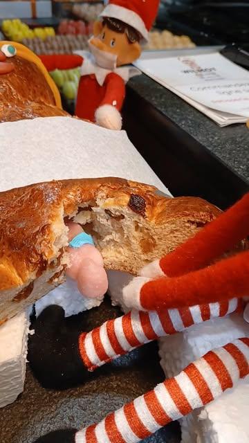 L' accouchement est imminent ! Les meilleurs sont sur le coup ! Heureux événement prévu pour la nuit du 24 décembre ! Normalement , sans péridurale, juste un peu de café noir pour le personnel... courage à tous ! #patisserewilmot #lutinsfarceurs #boulangerie