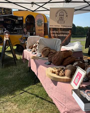 Vanuit de Olmense Antillen aan het kanaal van hoop en spoed staan we klaar !!!

Samen met nog volbloed ambacht fay_coffeeroasters ! 

Tot straks ? 

Markt duurt tot 22u …maar vroeger passeren is met enorme dank anders tot morgen in het winkeltje
