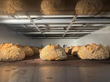 …..Raak Olmen Centrum mercikes voor den ontvangst gisterenavond ..korte nacht 😁

Nu zijn we volle bak aan het bakken..we hebben vanalles nog op den toog staan voor straks 

Open om 8u en dan maken we ons klaar voor morgen in Melktap Kleinigeitje op de Boerenmarkt in Retie, als de weergoden braaf zullen zijn !!!