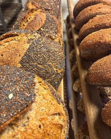 Hopelijk is dit een antwoord op de vragen of ons brood vegan is 

Heel eenvoudig JA

Als je een spekbrood , brood met kaas , melkbrood , Kefirbrood zou bestellen .. daar ga ik nu geen tekening  bij maken .

Onze broden hebben nooit standaard dierlijke vetten, zuivel erin en honing , als er staat honing is dat natuurlijk met honing . 

Voila