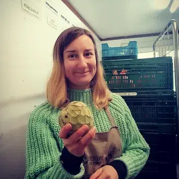 Lieve Talitha 🌺 

Als jij een groentje of fruit mocht zijn?

Dan was het misschien wel een chirimoya,
tropisch en fijn?
Zacht, romig en zoet
Je bent niet te vergeten, 

Het ga je goed ❤️