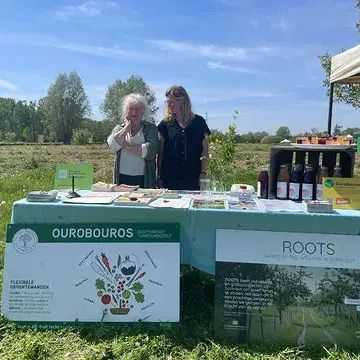 Ourobouros en Roots stralend vertegenwoordigd 🌞

#vlaamseardennendag
#vlaamseardennendag2026
#enamebos
#ename