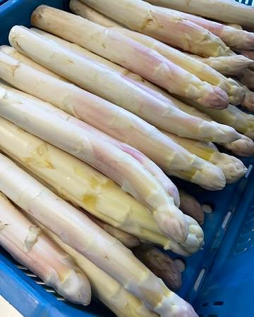 Les premières asperges de @la_ferme_de_wichampre  sont arrivées.
À retrouver dès demain à la carte et au menu.

lodesource.reservation.barestho.com