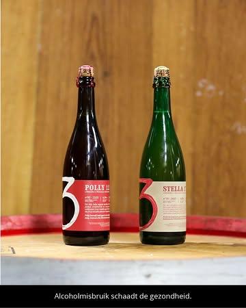 Komende vrijdag & zaterdag vind je het 3 Fonteinen team op het Mikkeller Beer Celebration Copenhagen, in euh… Kopenhagen dus. En dat voor het derde jaar op rij. Naar aanleiding van deze editie kregen we vorig jaar van Mikkel de vraag om het ‘verjaardagsbier’ voor zijn dochters Polly en Stella een invulling te geven. Daarvoor nodigden we Mikkel, Polly en Stella in juli 2025 uit om deze samen uit te denken wat resulteerde in twee mooie fruitlambikken. Polly 12 is een maceratie van handgeplukte Belgische bio-aardbeien op lambik. Voor Stella 17 macereerden we vlierbloesem, die we zelf plukten van de vlierbomen in de velden naast onze vatenruimte. 

Beide blends kan je vanaf nu vrijdag 22 mei 14u in onze lambik-O-droom degusteren. Stella 17 bieden we ook to go aan in onze shop én webshop vanaf 16:00.  We zijn bovendien ook het hele pinksterweekend open, inclusief deze maandag.

English --- 

Coming Friday and Sunday, you can find the 3 Fonteinen team at the MBCC festival in Copenhagen, for the third year in a row already. Following this edition, Mikkel asked us last year to create the 'annual beer' for his daughters, Polly and Stella. To do this, we invited Mikkel, Polly, and Stella in July 2025 to brainstorm together, which resulted in two beautiful fruit lambics. Polly 12 is a maceration of hand-picked Belgian organic strawberries on lambic. For Stella 17, we macerated elderflower, which we picked ourselves from the elder trees next to our barrel room.

Both blends can be tasted in our lambik-O-droom starting this Friday, May 22 at 14:00. We also offer Stella 17 to go in our shop and webshop from 4PM CET. To top it all off we're opening the full Pentacost weekend, including Monday the 23rd.