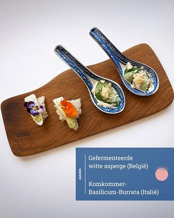 Deze twee verfijnde amuses maken deel uit van ons zomermenu.
Gefermenteerde witte asperge uit eigen land en komkommer, basilicum en burrata met een subtiele Italiaanse knipoog.

Reserveer nu en ontdek onze volledige menu nog tot 11 juli. 🌻 

#cochonencarot #zomermenu #amuse #gastronomie