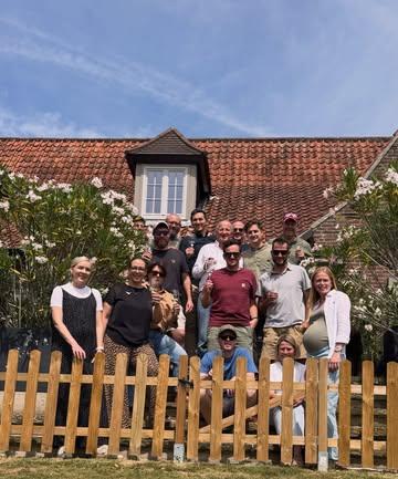 From South Africa to Voosbeke. 🇿🇦🍇🇧🇪
What a fantastic visit from our South African wine friends! It’s amazing how a shared passion for wine brings people together and sparks great conversations.
(The fence? It was there to keep our enthusiasm for winemaking under control. Actually… it is just for the dogs 😅)

@ataraxiawines 
@labrunewines 
@delairegraff 
@babylonstoren 
@truterwines 
@vredeenlust 
@raatsfamilywines 
@arbeidsgenotboerderywines 
@normandie1693wine 
@benguelacove 
@steenbergfarm 
@joshua_iliwine