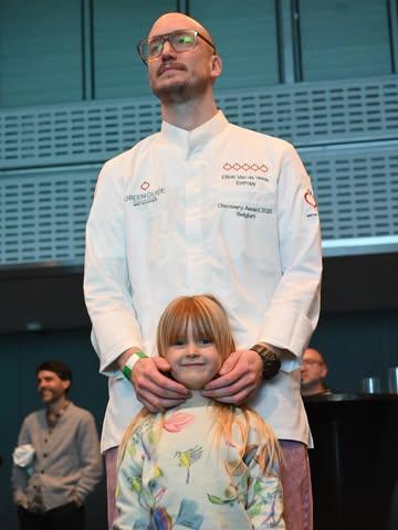 They say every project needs a vision and a mission.

Our vision has always been clear →
👉 advocating for a fairer, healthier & more responsible way of eating.

The path to get there?
We’re shaping it step by step, every single day.
Learning, falling, rising — embracing the journey. 🌱

Cooking with values, respecting locality, and challenging the status quo of plant-based gastronomy isn’t easy.
It takes boldness.
A rebel mindset.
And a community that shares the same dream. 💚

That’s exactly what we witnessed at the We’re Smart Ceremony in London — great minds, golden hands, and hearts cooking for change.

🌍 Congrats to all the winners, nominees & pioneers —
to the 1,500 restaurants across 52 countries leading the way.

Proud to represent Belgium internationally and to bring home the Discovery Award 2026. 🇧🇪

Thanks to @aesthete_kidswear and @lenouveauchef for dressing us up so beautifully - it takes a village 🙏

The future of food is bright.
And it’s being cooked — with purpose. 🥦🔥