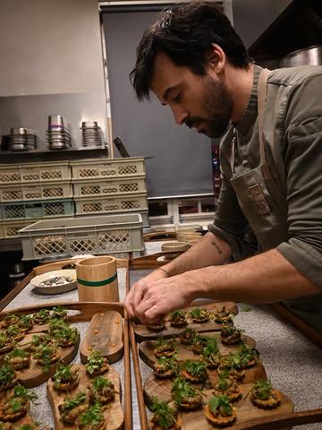 Food for thought on what changed as we moved towards more locality, circularity and seasonality since we opened 4 years ago.

We feel that what stands out while running a plant-based restaurant, working rather with constraints and agility than with signature dishes

 -and a certain level of rigidity that often goes with it -

👉goes far beyond the ingredients on the plate—it lives within the strength of its team 🌱

In plant-based kitchens, collaboration isn’t optional; it’s essential. Chefs, servers, suppliers, and managers all contribute to a shared vision rooted in sustainability and conscious dining. These spaces thrive when teams are not only skilled, but deeply aligned in purpose, open to challenging the way we do things. 

This surely is not the privilege of 100% plant based only; but probably of all restaurants working with a conscious mindset and including sustainability and locality in their core structure. 

It’s this collective commitment that transforms a restaurant into something more: a place where values are lived. The precision in the kitchen, the storytelling on the floor, the consistency behind the scenes—it all reflects a team moving in the same direction.

It also requires different recruitment processes and trainings internally . It’s about taking more times on certain things and valuing often soft skills over hard ones . 

Restaurants which value locality, a holistic approach to more virtuous ecosystems don’t just succeed because they offer alternatives—they succeed also probably as much because their teams truly believe in what they’re creating . 

🌱 Entropy Restaurant, 100% plant-based
🍀 Young Chef of the Year 2025 – Brussels
⭐️⭐️⭐️⭐️⭐️ #74  Best Vegetables Restaurants in the world
🌱 Discovery of the Year 2023 & Sustainability Culinary Innovator 2024
📝 14.5/20 Gault & Millau
🍀 Top 25 Sustainable Restaurants in Europe– 360 Eat Guide
👉 4.8/5 Google reviews
🙋‍♀️ All diets welcome (gluten-free, lactose-free, vegan)
📍 Place Saint-Géry 22, 1000 Brus