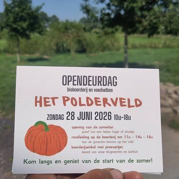 Heb je onze flyer al gezien?

Nu zondag (28/06) is iedereen welkom op onze Opendeurdag! Tussen 10u en 18u kan je kennis maken met de verschillende aspecten van onze bioboerderij. Er zijn rondleidingen om 11u, 14u en 16u en we gaan van start met de zomerbar.

Spring eens binnen voor een lekker hoorntje ijs, een fris drankje of een stuk gebak met fruit, groenten en kruiden van onze bioboerderij en het voedselbos.

Het eerste ijs is vers gedraaid, geproefd en goedgekeurd! Weet jij welke smaak dit is?