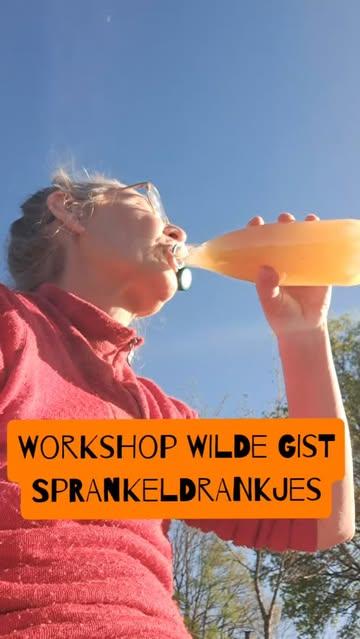 🥵, amai zeg, met al die hittegolven van tegenwoordig.  Een mens zou van minder dorstig worden! 

Mijn TOP dorstlessers? Zelfgemaakte sprankelende frisdranken, korter gezegd:

😍SPRANKELDRANKJES 😍.

Gemaakt van onder andere schillen van biologische fruit, iets dat veel mensen weggooien. Dus, #tegenvoedselverspilling en goed voor de portemonnee 😉. Maar ook van #wildpluk lekkers.

Wil jij deze #lifeskill onder de knie krijgen? Dat kan!

Nu maandag 3 augustus geef ik de workshop van 14u tot 17u in @het_polderveld. Kan je dan niet aansluiten?

Geen paniek
⏬️

Zaterdag 15 augustus geef ik dezelfde workshop nog een keer op het Oogstfeest van @fruitbos_pluktuin, waar ik trouwens ook artisanaal lekkers op een verkoopstand zal aanbieden. 

❗️Vooraf inschrijven hoor ❗️Dat doe je door te surfen naar de respectievelijke 
websites:

📌www.polderveld.be
📌www.fruitbos.be

Ik ontmoet je graag heel binnenkort,
warme groet,
Sam

#samserveert
#frisdrank