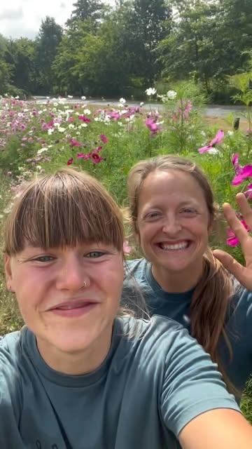 Er zaten twee productieve en gelukkige boerinnen tussen de bloemen vandaag! 

👉🏽 7 op 7, 24 op 24 aan het einde van de Kruisdreef

Veel plukplezier, 
👋🏽 Rosanne & Elise 

#duurzamelandbouw #supportlocal #womenwhofarm #dowhatyoulove