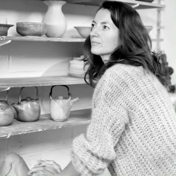 The heart, soul and hands behind the pots and the posts.
As potters, working with clay, we develop a singular connection to Earth. 
We create with simple elements : soil, water and fire. 
It transcends  ages and times, places and cultures.
Is it why we tend to see our common ground, as human beings?
In a world forcing us to speed up, we slow down. 
In a society pushing us for always more, we choose less.
Wishing you time to (re)create deep bonds with yourself and one another, with genuine kindness. 
.
PS: I'll pin this post as a friendly reminder to myself.
~
{FR}
Les mains, l'âme et le cœur derrière les pots et les mots.
En tant que potier~céramiste, nous tissons un lien particulier avec le matériau Terre et celle qui nous abrite. Nous créons à partir de simples éléments : terre, eau, air, feu. Cet ancrage transcende les âges et les époques, les lieux et les cultures.
Est-ce pour cela que nous soulignons davantage nos similitudes que ce qui pourrait nous diviser ?
Dans un monde au rythme effréné, l'argile nous fait ralentir.
Dans une société où le consumérisme prime, nous revenons à l'essentiel. 
Je vous souhaite du temps pour (re)construire du lien, avec vous-même et vos semblables. 
Doux dimanche.
.
PS: j'épingle cette publication non par nombrilisme mais comme un rappel à moi-même. 
.
.
.
📷 ©Louchebem for @belgian.butter 
#ceramique #céramiquecontemporaine #slowmade #artisanmade #artsandcraftsmovement