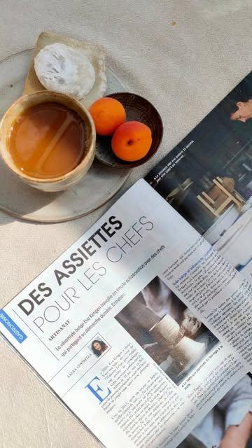 Thank you @lauracentrella_food for this beautiful article about my ceramics journey and the long lasting collaborations with chefs and restaurant owners. 
.
Thank you Darius Van Hoef @restaurantprimitif for the kind words and to all the chefs and restaurant owners who have put their trust in my work over the years, be it for a large opening, a specific custom made design, teaware or decorative vessels.
. 
You have made me a faster and more precise potter, while I could also preserve spontaneity and freedom.
We often share similar values of sustainability, seasonality & respect for the process and materials and I am grateful for that. 
.
Behind each project, there are countless hours of dedication to the craft, unseen research, disappointments and wonderful discoveries. 
🙏🏻🙏🏻🙏🏻
.
Thanks for all the love in stories yesterday, it gives me such a boost!
.
You can read the full article in Deuzio @lalibre.be @lavenir_net
.
{FR}
Merci à @lauracentrella_food pour ce bel article sur mon parcours de céramiste et les collaborations avec des chefs en Belgique et ailleurs. Merci pour cette belle mise en lumière de notre métier. 
.
Merci à Darius Van Hoef @restaurantprimitif pour ses mots, ainsi qu'à tous.tes les chef.fes et restaurateur.rices qui m'ont fait confiance au fil des années, que ce soit pour une ouverture, une création sur mesure, des services à thé ou des soliflores. 
.
Vous avez fait de moi une meilleure tourneuse, tout en me permettant de garder la spontanéité du geste et des variations entre les pièces d'une même série. 
Je ne suis ni la meilleure technicienne ni la plus précise, mais j'essaie d'apporter un supplément d'âme à vos assiettes. 
Souvent, nous partageons les mêmes valeurs de durabilité, de saisonnalité, de respect de la matière et de l'humain.
.
Derrière chaque projet, il y a des heures de recherche et de pratique, des déceptions et des émerveillements - c'est le lot de la céramique. 
.
Merci pour vos réactions hier en story, ça me redonne de l'énergie