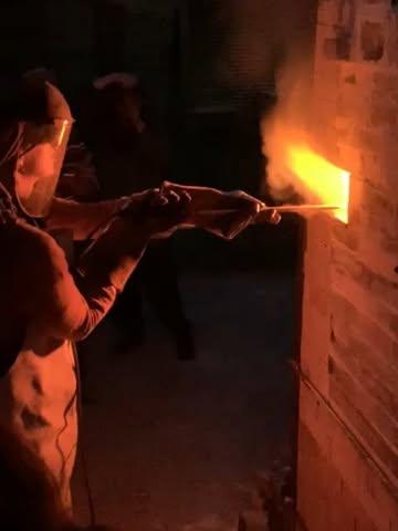 2019, 2024, and 2025 - wood firing memories.
It's not just about loading wood, but the thrilling experience that follows.
You can spot the spark enthusiasts easily!
 🙏🏻 @agusgarrigou for the video in DK.
.
And you, would you like to share this experience?
🔥🔥🔥
.
{FR}
Souvenirs de 2019, 2024 & 2025. 
La cuisson au bois, ce n'est pas uniquement écouter paisiblement le souffle du feu.
Ce sont aussi des moments de pure adrénaline!
Cette minute intense où la soude est pulvérisée dans le four à 1300°C ou encore le regard furtif sur les pièces en fusion, la longueur et la couleur de la flamme...
🔥🔥🔥
.
Et vous, ça vous tente ces cuissons-là?
.
.
.
#throwbackmemories #woodfiredceramics #woodfiring #neverenoughpottery #neverstoplearning #artisanmade #artsandcrafts #womaninceramics #craftwomanship