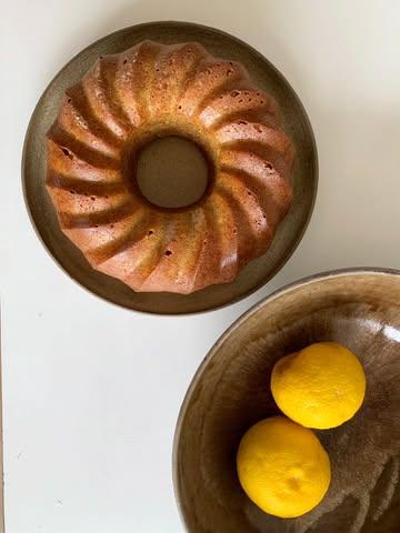 1st of all: THANK YOU - MERCI for your support!
I'm really thankful for your visits to my open studio days and so glad you found some special pieces.

2nd 🍋 🍰
The local farm's fresh organic yuzu (imported from Italy) inspired a yuzu dressing 🥗 (easy!) and a gluten-free yuzu cake.

Ingredients for the cake:
3 eggs
150g butter
100g GF flour mix + 50g buckwheat flour
150g cane/coconut sugar
3 yuzus (zest & juice)
Pinch of salt
Baking soda

Instructions:
1. Mix room temp butter & sugar
2. Add egg yolks, dry ingredients, yuzu zest & juice
3. Whisk egg whites with a pinch of salt
4. Incorporate egg whites

Bake at 170°C for 45min.
You could add fancy glazing but I keep these for the pottery studio. 
Save this recipe for the festive season 🌿✨

PS: Going (mostly) gluten-free has reduced my chronic pain and inflammation A LOT! 
PPS: Apologies for the simple food presentation - styling is an art!