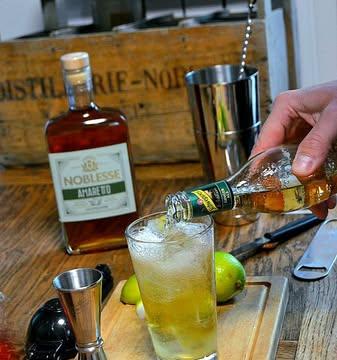 Un tout grand merci 🙏 à @ludwig_hartung de chez @schweppesbelgium  pour ses très belles idées de cocktail avec les produits Noblesse 🤩🤩

Quel voyage gustatif à chaque verre et quelle surprise de voir cette complémentarité entre nos produits!😍

Que des bonnes choses mais voici mes coups de coeur 🍹🍹:
- 4cl Limoncello Noblesse allongés au White Peach Schweppes qui font un Spritz hyper frais! 🍋
- 4cl Amaretto Noblesse, jus d'1/2 citron vert et on complète avec le Ginger ale Schweppes🫚
- 4cl d'Amaretto Noblesse, jus d'1/2 citron vert et rajoute un demi Schweppes Hibiscus (Le plus girly💋)
- 3cl de Pastis Ardent allongé au Gingerbeer Schweppes (Le plus masculin💪)

Pour ceux qui apprécient l'amertume: 0,5cl de Pastis Ardent, 5cl d'Amaretto Noblesse et on complète avec l'Indian Tonic! 🍼