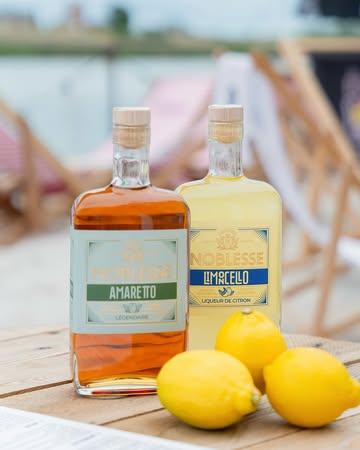Donderdag zetten we de producten van Noblesse in de kijker 🍹

Aan de ingang zal je een stand terugvinden waar we proevertjes van limoncello en amaretto zullen aanbieden.

Kom jij proeven?

De tasting loopt van 17u tot 21u.