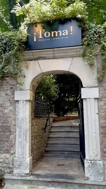 Last week at ¡Toma! (@toma_liege), Liège’s one‑Michelin‑star gem, chef @thomas.troupin redefines immersive haute cuisine. From the moment we stepped onto the sun‑drenched terrace that hugs the kitchen garden, the energy was palpable. The open kitchen buzzed with activity, while a live charcoal barbecue simmered alongside us—turning rare vegetables and locally raised meats into smoky masterpieces under the open sky. 

Chef Troupin’s culinary philosophy is rooted in deep local partnerships and sustainability: “I propose a cuisine of encounters—it reflects the bonds I cultivate with my producers and my surroundings.” His technical mastery shines brightest in vegetable creations roasted on charcoal and fermented in-house through the restaurant’s dedicated cellar. 

We savored a bespoke tasting menu—where the fire-kissed aromas mingled with seasonal produce from the garden. The plating, often finished tableside over live flame, was theatrical and heartfelt. Service felt intimate, joyful, precise: the ideal balance between polished hospitality and warm generosity. 

Surrounded by soft light and gentle chatter, with the terrace open to Liège’s warm breeze, every bite felt like a celebration of place—and time aligned in luxury. A gastronomic moment that humbles and enthralls.

@michelinguide 1 star + 1 green star
@gaultmillaubelgium 17/20

#TomaLiege #MichelinStar #ThomasTroupin #CuisineImmersive #GastronomieBelge #LiègeGourmet #TerrasseEstivale #BarbecueGastronomique #CharcoalGrill #Locavore #HauteCuisine #FineDining #LuxuryDining #RestaurantReview #FoodInfluencer #GastroExperience #SustainableCuisine #SeasonalIngredients #Potager #FermentationCellar #OpenKitchen #ChefLife #EpicureanJourney #TasteOfBelgium #InstaFood #GourmetTravel