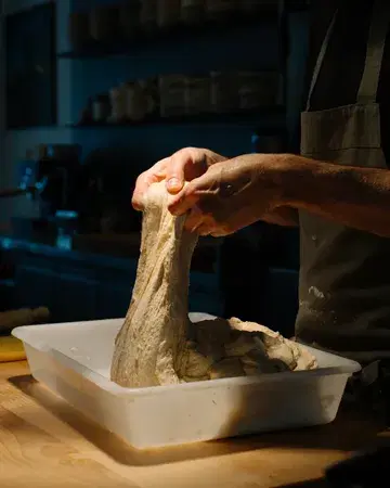 Nova's PIZZA WEEKEND! Van vrijdag 31 oktober tot en met zondag 2 november gaan we zuurdesem pizza's bakken! Welkom, reserveer snel je plaatsen.