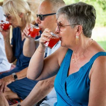 'To taste or not to taste'
That's not the question!
.
Saffraan beleven
Saffraan proeven
Saffraan ruiken
Saffraan luisteren
Saffraan ademen
. 
That's the question.
.
Check de formules 'Walk & Taste' en kies uw vrienden, familie of collega's om samen te delen en te genieten.
.
Visite guidée, exclusive et unique.
Une expérience sensorielle, authentique et gourmande, à partager entre passionnés de gastronomie et amoureux des saveurs rares.
.
www.belgischesaffraan.be❤️