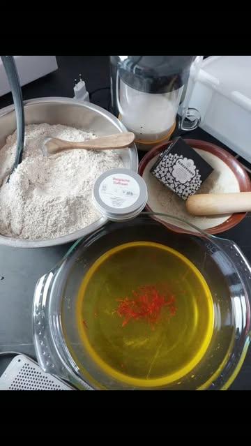Sourdough bread with @belgischesaffraan and @blackthornsalt -what a Delicious combination -as wel as the classic Pasta Nerano and that Blackthorn salt. Pure Heaven. 🖤🤎🤌👌🙏🙏🙏