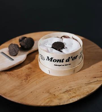Mont d’Or AOP fondant et truffe noire d’exception ✨
Deux produits de saison, une seule promesse : 
un moment gourmand à partager à deux.
Spécialement pour la Saint-Valentin, en quantités limitées, à commander sans hésiter!