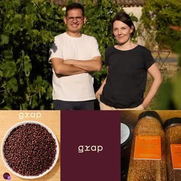 #ingredientsdumonde #grapparis 

  Très heureux et honoré de vous faire découvrir un nouvel ingrédient, mais aussi une nouvelle collaboration avec « Grap » avec lequel nous venons de réaliser notre nouveau Mélange Terra Grappa , mais que vous pouvez utiliser comme du café en infusion chaude ou froide.

  En torréfiant les pépins de raisin, GRAP crée une expérience gustative inédite, à l’intersection de la gastronomie et du lifestyle, qui réinvente le goût et valorise le fruit dans sa globalité.

  Tout comme il est sans caféine, sans gluten, sans sucres ajoutés, son goût à des notes de cacao, de biscuits, 100% naturel et riche en antioxydants.  Les pépins sont au coeur du raisin, et ils renferment une toute nouvelle expression du fruit.

  Chaque grain raconte un terroir.

Réalisé au CHATEAU LE PAYRAL par Thierry Daulhiac, Celia Roussin et Nahabi Velarde.

Mélange Terra Grappa 
Composé de grains de raisins torréfiés GRAP, poivre de cassis, différents poivres aux notes de fruits rouges, épices. Étonnant mélange pour assaisonner le poisson ou la volaille.