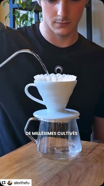 Superbe vidéo explicative de @alexthefu de notre nouvel ingrédient @grap.paris à découvrir en infusion, en cocktail, en gin, en Grapuccino, mais aussi en salé avec notre Mélange Terra Grappa .

Échantillons et recettes sur demande pour les professionnels 🩸🩸🩸