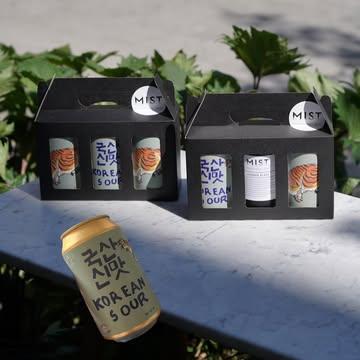 Nu vrijdag is het Local Friday én Late Night Shopping 🎉

MIST en de andere winkels zijn open tot 20u!

Vanaf vandaag t.e.m. zaterdag hebben we deze leuke actie: koop 1 van onze 2 MIST bierpakketjes en krijg een blikje (voor jezelf 🤭) gratis 🧡
Kortom; shop nu al dit populair kerstgeschenkje🎅

Je kan ook bestellen via een berichtje op Instagram en we houden het opzij 🙏

Pakket 1: 3 x MIST Beer €16,50
Pakket 2: 2 x MIST Beer & Alishan Black Tea (thee waarmee het bier geinfuseerd is) € 21,50

MIST Tea Beer is een uniek blond biertje, geinfuseerd met een High Mountain Black tea uit Taiwan. Het is fruitig, met een aangenaam zuurtje 🍻

——————-

This Friday is Local Friday and Late Night Shopping 🎉

MIST and the other stores will be open until 8 PM!

From today until Saturday we’re running a fun promotion: buy 1 of our 2 MIST beer gift sets and get a can for free 🧡
In short: get your hands on this popular Christmas gift already 🎅

You can also place an order by sending us a message on Instagram, and we’ll set it aside for you 🙏

Package 1: 3 x MIST Beer – €16.50
Package 2: 2 x MIST Beer & Alishan Black Tea (the tea used to infuse the beer) – €21.50

MIST Tea Beer is a unique blond beer infused with a High Mountain Black Tea from Taiwan. It’s fruity with a pleasant tart touch 🍻

#localfriday #2800love #latenightshopping 
@shoppeninmechelen