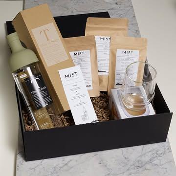 Father’s Day is this Sunday! 🎉

Looking for a special gift? 
We have a great selection of Father’s Day presents available both in our webshop and in-store. Discover specialty tea, specialty coffee, kombucha, beautiful ceramics, and more.

Webshop mistteas.com (free shipping above € 50)

Find the perfect gift and surprise your dad with something unique. ☕🍵🎁
