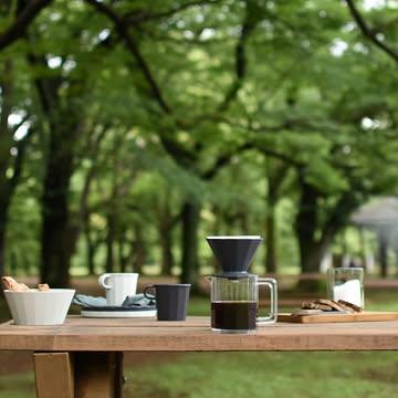 School’s out. Vacation mode: ON☀️🌴

Don’t forget your holiday coffee & tea essentials!

Think leak-proof thermoses that keep your drinks hot (or cold) for hours, lightweight coffee gear, Cold Brew bottles, and your daily Matcha fix ☕🍵

Whether you’re camping, checking into a hotel, exploring a new city, chasing nature, or simply enjoying a staycation, every adventure is better with great coffee and tea.

Happy holidays! ☀️
MIST stays open!
Webshop mistteas.com