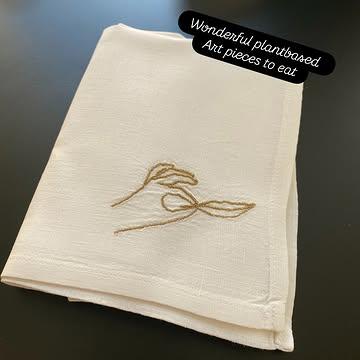 Amazing lunch at @humushortense ✨

What an experience 🌱 Tasting all these local products, transformed into truly exceptional dishes. Every bite told a story of passion, creativity, and pure flavor.

There are still a few spots left over the next two weekends—make sure to reserve via https://humushortense.be

#foodie #localproduce #foodexperience #gastronomy #yum instafood