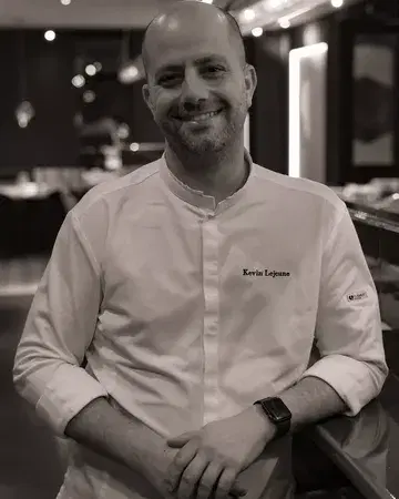 @lejeune_kevin
Chef at CHAGA.

A cuisine guided by fire, discipline and precision.
Each menu reflects his technical mastery and controlled intensity.

Reserve via the link in bio.