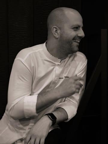 La cuisine est exigeante, intense…
mais elle offre aussi ces moments simples qui rappellent pourquoi on aime ce métier.

#ChefLife
#PassionCuisine
#FineDining
#gastronomy