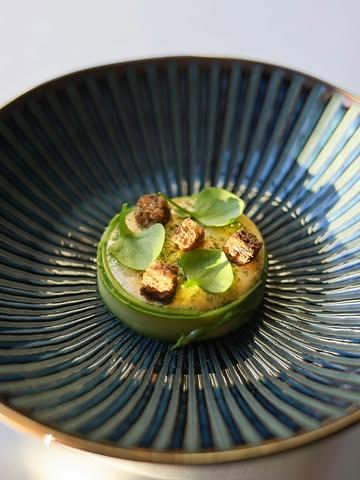 Printemps 2026 🌿🌱

Asperges vertes de l’ami @stephanelonglune 
Mousseline au ponzu
Yubeshi
Orange 🍊 
Pain au céréales 

#cheflife #gastronomy #springmenu #finedinning #brusselsrestaurant