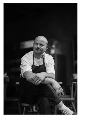 T E A M
Introducing our head chef Emile Desmet @desmetemile

After graduating from Belgium cooking school and a handful of stages, a stage at @lechateaubriand_ turned into a 10 year relationship with his mentor Inaki Aizpitarte. He took a pause from Paris to join In de Wulf for 1.5 years and returned as Chef de Cuisine for 5 years. After Paris Emile went to New York to take over the kitchen at @fulgurances_laundromat for 4 months, he then joined Inaki to help open @petitgrill_chezmaya in Basque. Followed by the openings of @elianerestaurant & @gigi_greenpoint before returning to Brussels. 

Emile brings us a playful combination of Mediterranean, French, Basque & Belgium cuisine with the same philosophy as always, seasonal, local farmers and quality produce. Since joining us in March he's already established some signature dishes, including always homemade pasta and his beef tartare 'aller retour' with crisps! 

Big shout-out to Clément Beck @_bcks & Thibault Le Noir @le_noir_thibault who complete our kitchen team!

We stay open all summer and Emile will be inviting some friends to join him in the kitchen for some special events, more details soon!

📷 @boogy_blow