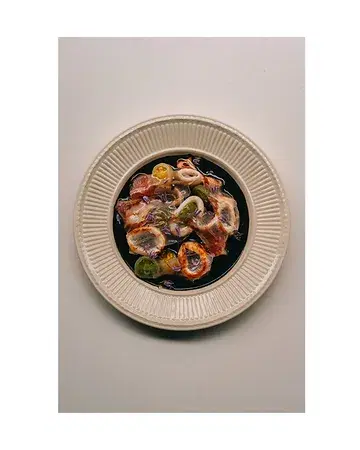 S Q U I D

Another icon from the last weeks. Encornet or baby squid is fished in La Rochelle’s renowned Bay of Biscay. A sauce made from squid viscera, sofrito, tomato, wine, fresh oregano, lemongrass and ginger is reduced with ink to create the base. We accompany the grilled squid with cherry tomatoes from famed Philip Vermeulen - who has been growing organic tomatoes since 1999. These are peeled and seasoned with Xerex vinegar, fleur de sel and olive oil. On top, cured kintoa pork belly, a Basque delicacy made from the free range Pie Noir breed. The meat is dry aged using salt from the Adour basin, thinly cut and lightly melted. To finish either chive flowers 📷, sea fennel, or this week fresh fennel seeds and finally lovage oil!

Thanks to all our suppliers for such incredible ingredients that allow us to make these beautiful dishes!

📸@boogy_blow